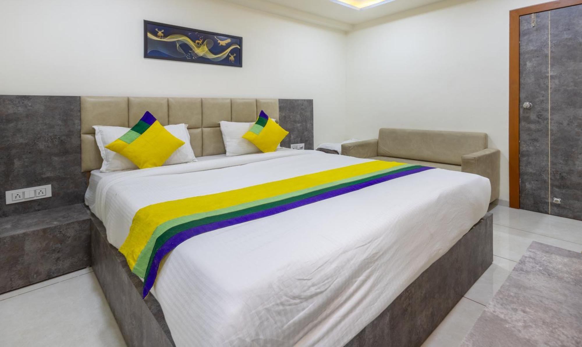 Itsy Hotels Signature, Nehru Nagar Ahmedabad Buitenkant foto