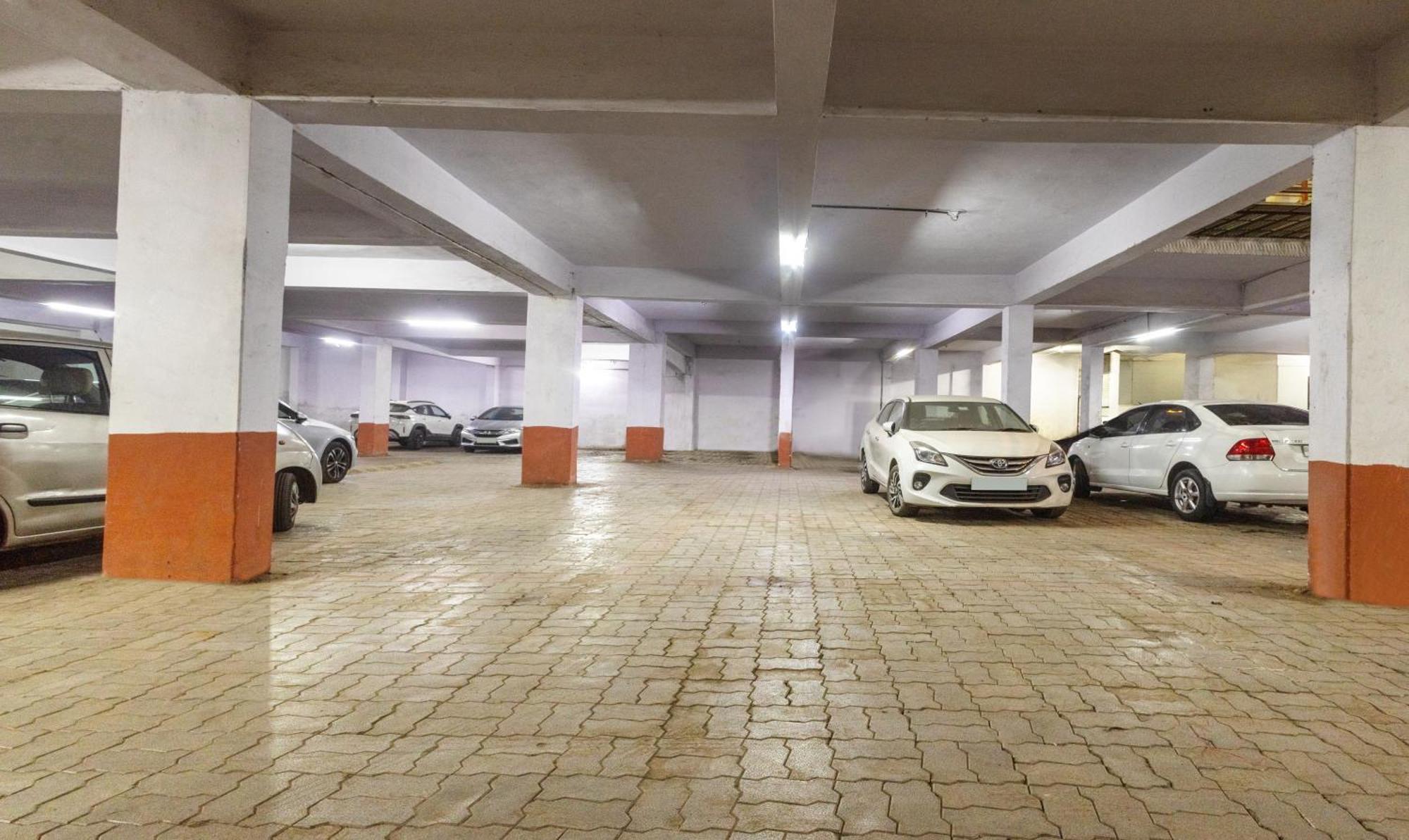 Itsy Hotels Signature, Nehru Nagar Ahmedabad Buitenkant foto
